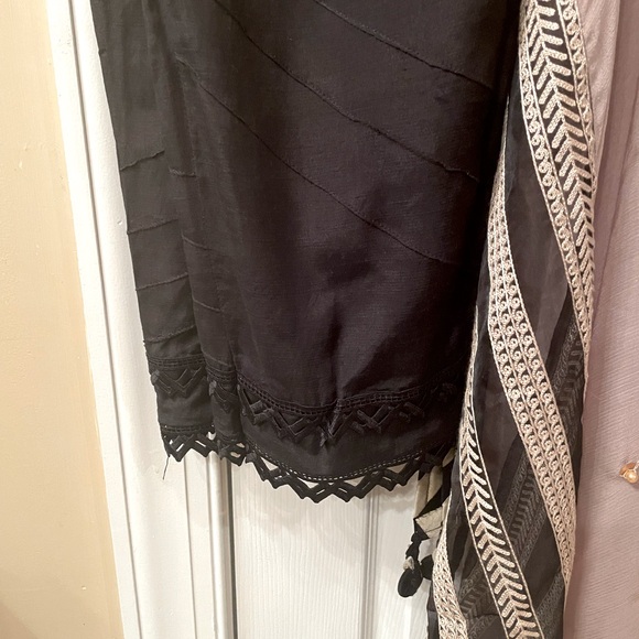 This is Pakistani top brand Asim Jofa 3 piece suite. - Picture 3 of 8